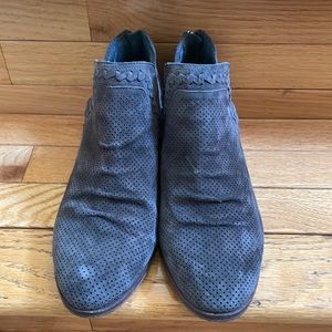 Vince Camuto Grey Suede Ankle Boots Size 9W